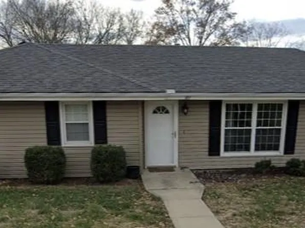 301 2nd St, Smithville, MO 64089