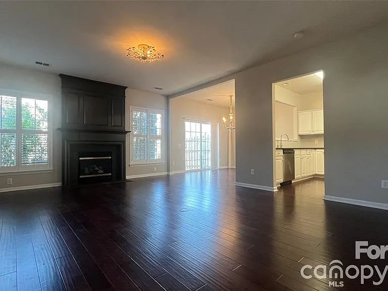 10232 Garmoyle St — Photo 4