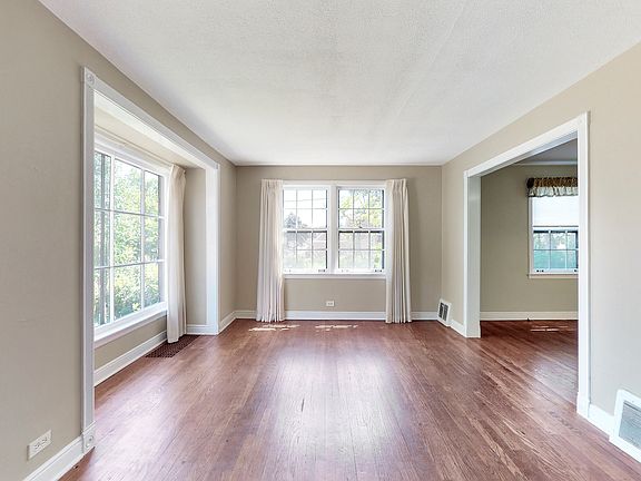 4th image of 310 N Prairie Ave