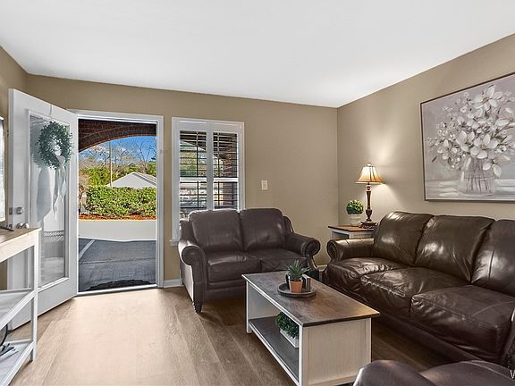 4th image of 2515 Veterans Memorial Pkwy APT 104