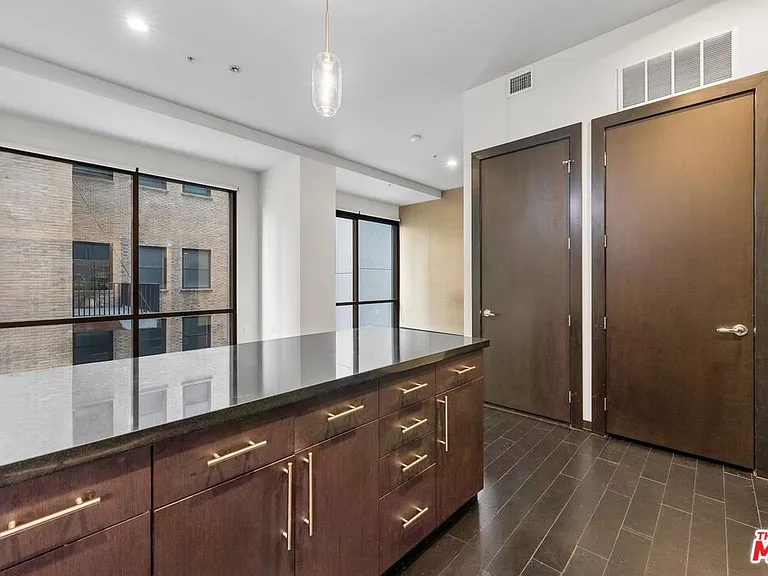 655 S Hope St #1006 — Photo 12