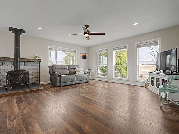 3rd image of 847 26 Rd