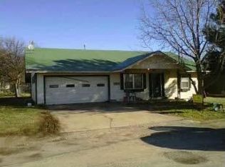 104 Robinson St, Marietta, OK 73448