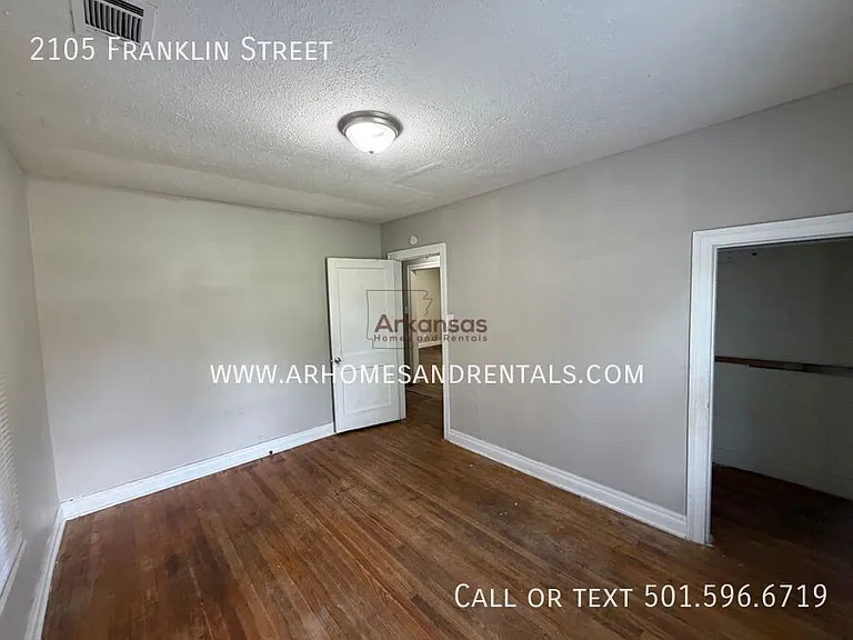 2105 Franklin St — Photo 6