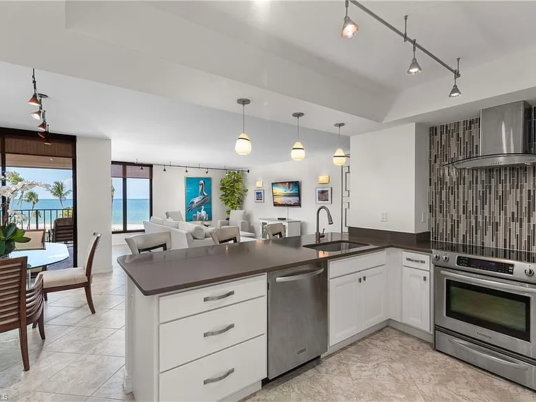 3115 Gulf Shore Blvd N #203S — Photo 13