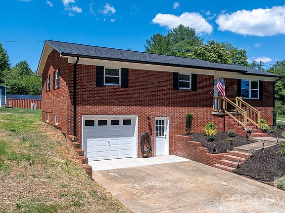 4th image of 55 Hillsdale Ln