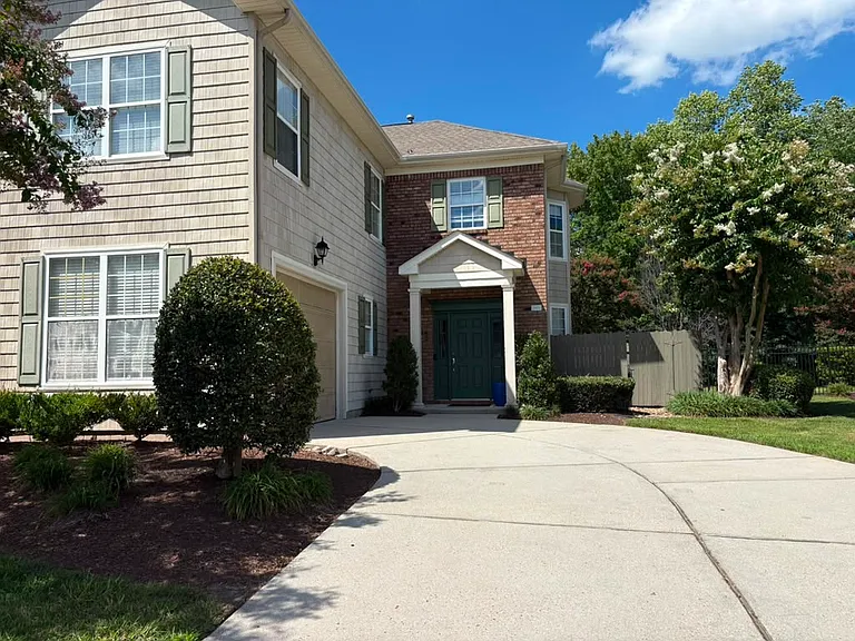 3929 Cromwell Park Dr — Photo 2