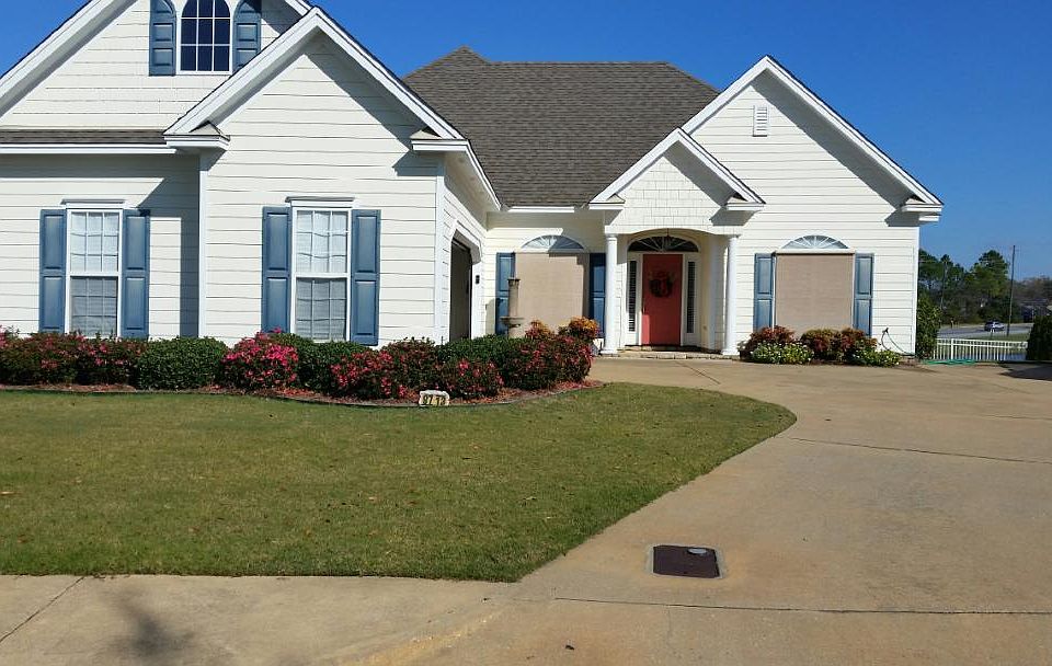 FRONT OF HOME AND DRIVEWAY