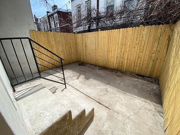 5th image of 738 E Willard St