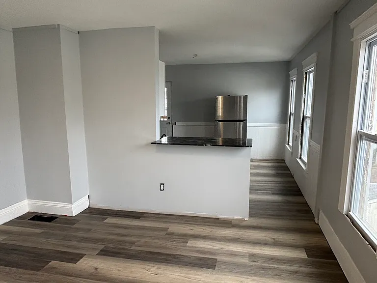 300-02 Whittier Ave #2 — Photo 3