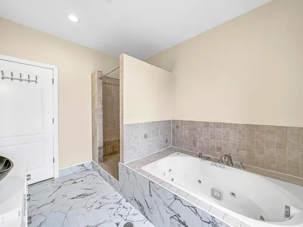 240 Clendenny Avenue image 33 of 40