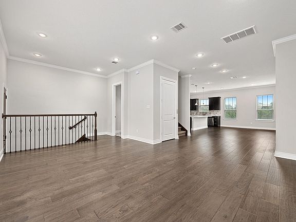 4th image of 313 Adams St