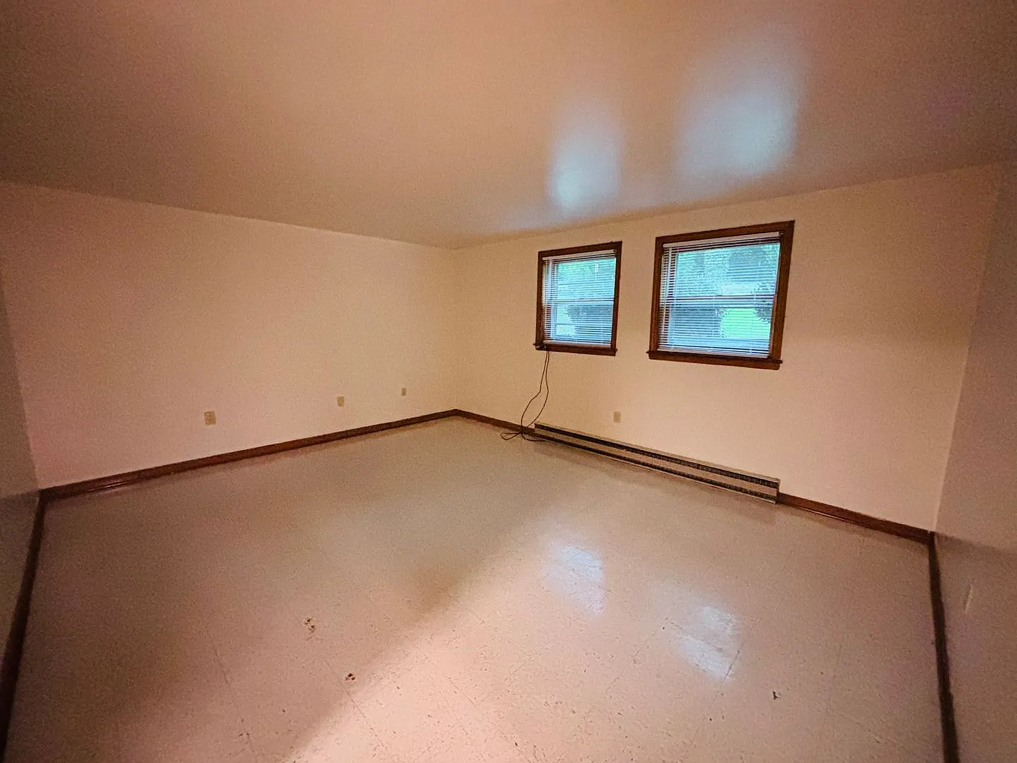 2 Bedroom, 1 Bath Apartments — Photo 3