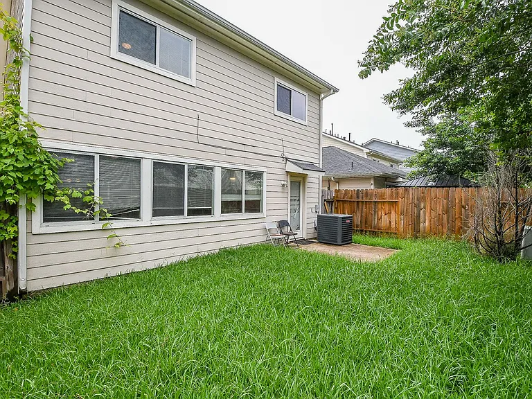 5830 Silver Oak — Photo 32