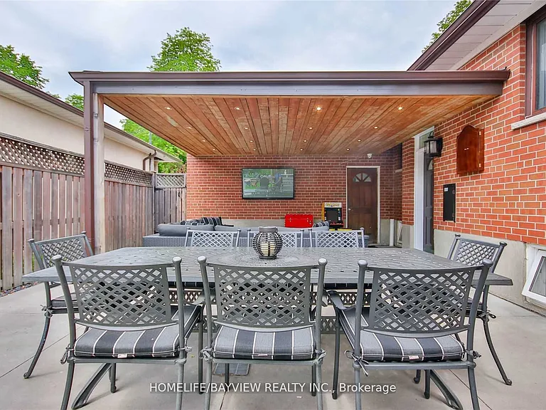 72 Keegan Cres — Photo 3