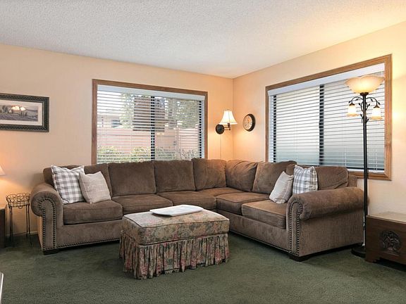 3rd image of 597 Melville Ln