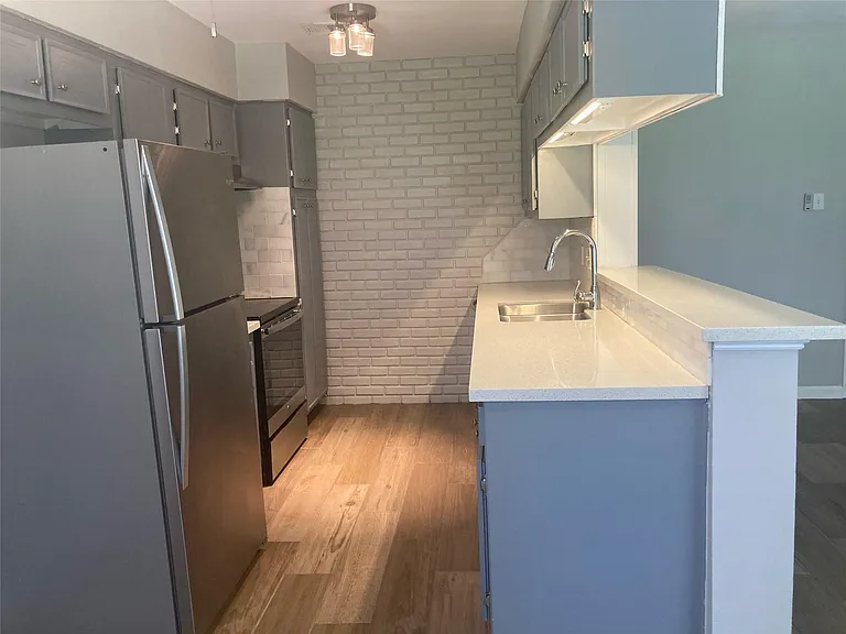 415 Cole St — Photo 4