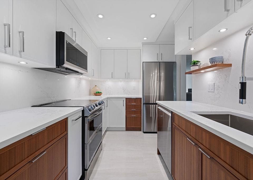1st image of 4101 Yew St #305
