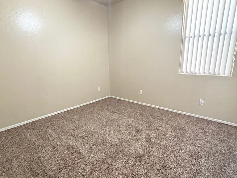 3147 E Vallejo Dr — Photo 29