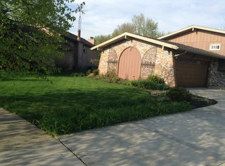 2209 Brookwood Ct, Joliet, IL 60435