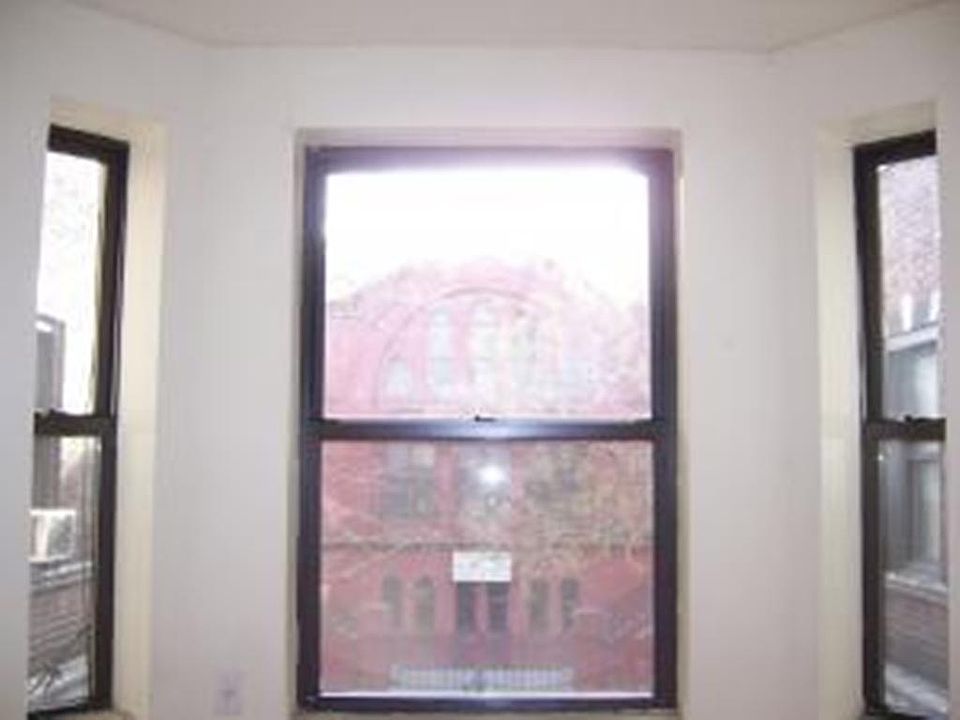 1st image of 125 W 16th St APT 126