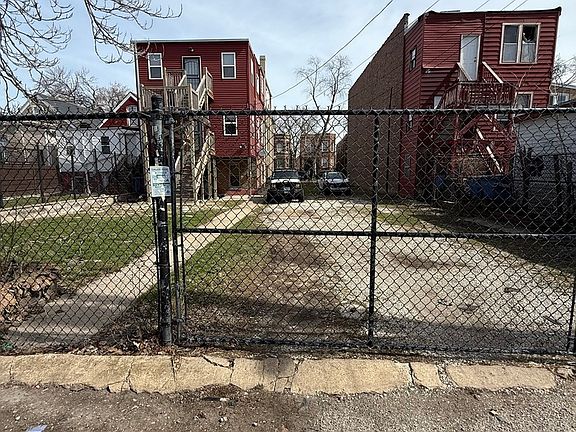2nd image of 830 N Springfield Ave