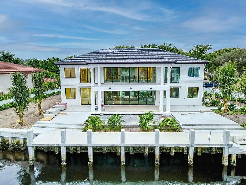 1st image of 121 Bay Colony Dr