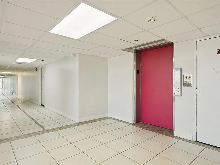 701 S Madison Ave #420 — Photo 2