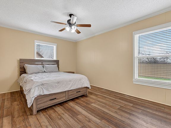 3rd image of 2108 SE 19th St