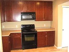3 bed, 2.5 bath, 1176 sqft, $2,050 — Photo 4