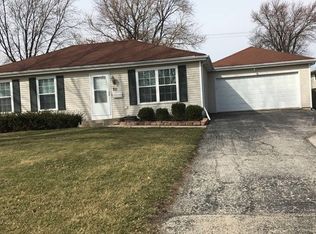 511 Mohican Rd, Carol Stream, IL 60188