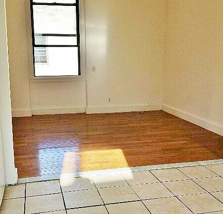 5th image of 2158 35th St APT 4B