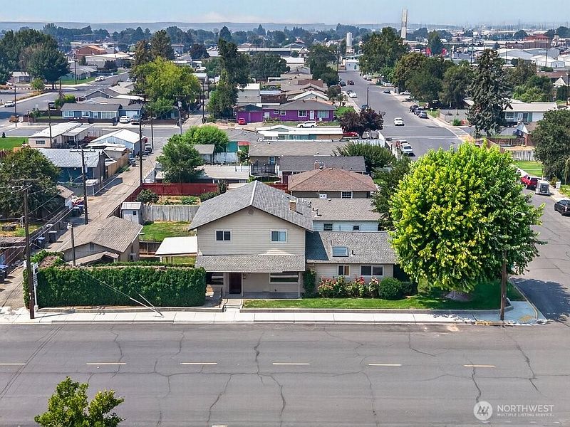 2nd image of 905 4th Ave SE