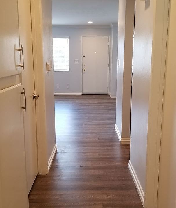 1st image of 957 E Villa St APT 2