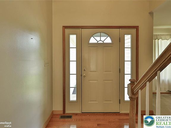 4th image of 265 N Laurel Ct