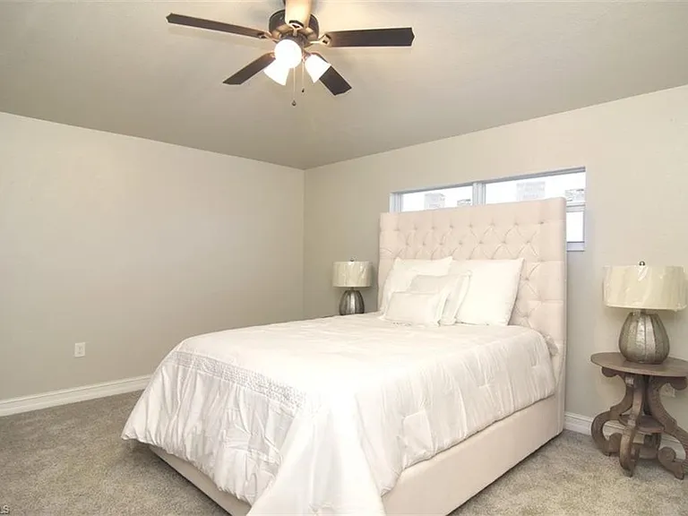 2412 NW 8th Pl — Photo 8