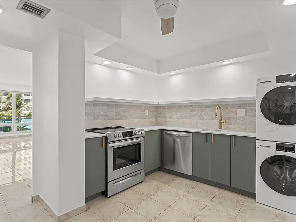 3430 Galt Ocean Dr #403