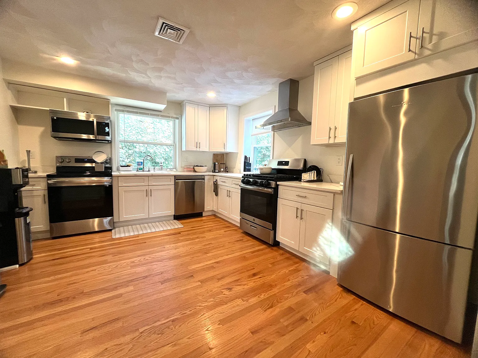 195 Grove St — Photo 1