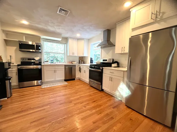 195 Grove St #201, Cambridge, MA 02138