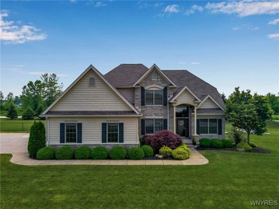 7261 Woodhaven Dr, Lockport, NY, 14094