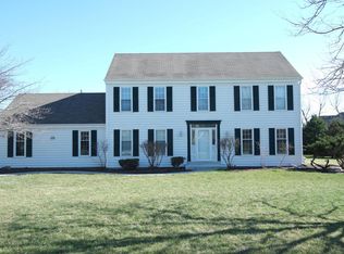 W266N2150 Cattail Ct, Pewaukee, WI 53072