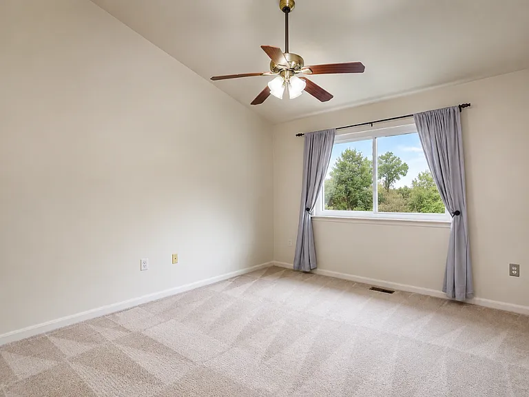 22089 Saint Inigoes Ct — Photo 8