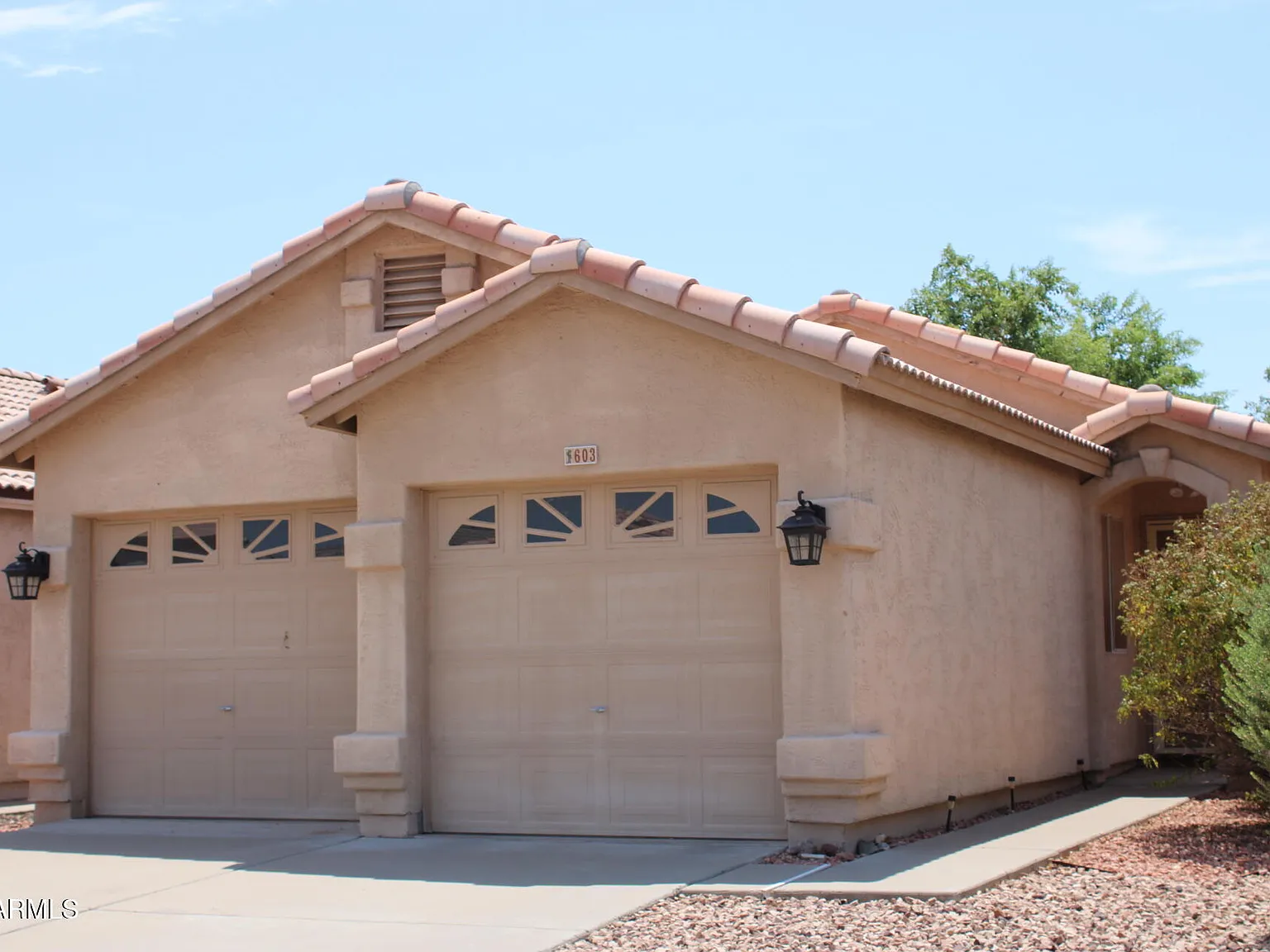 3 bed, 2.0 bath, 1165 sqft, $2,050 — Photo 1