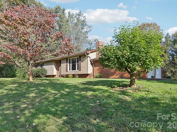 2nd image of 261 Eastview Dr