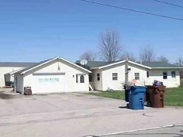 1858 W Auburn Dr, Auburn, IN 46706