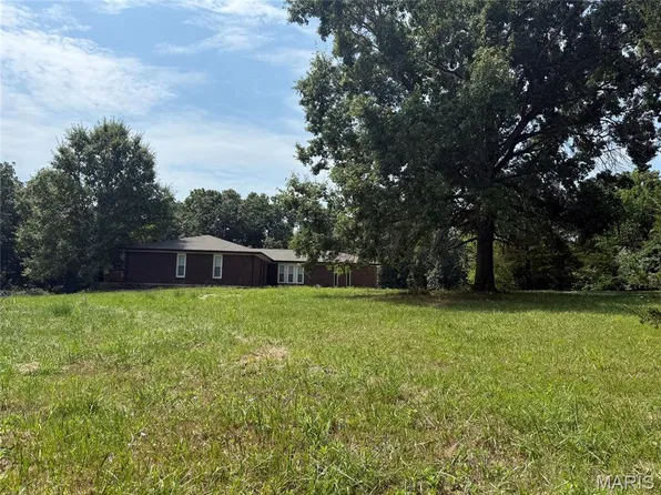 21846 Country Ln, Warrenton, MO 63383