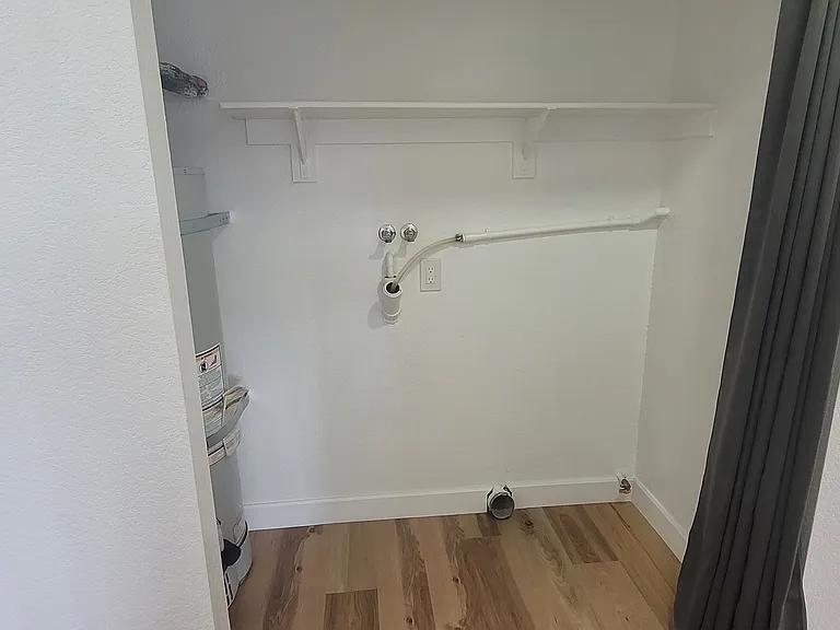 In-Unit Full Size Washer and Dryer Hook-up