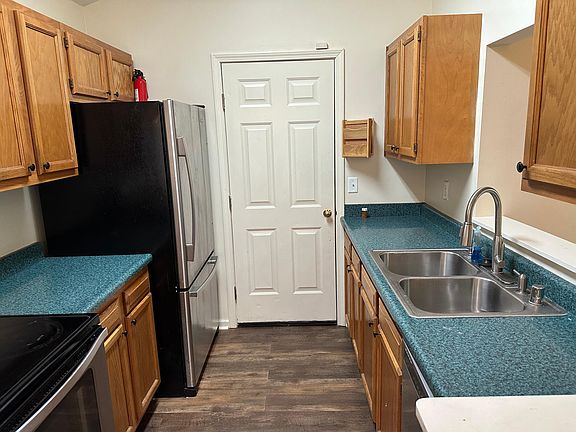 5th image of 284 Pleasant Pointe Dr