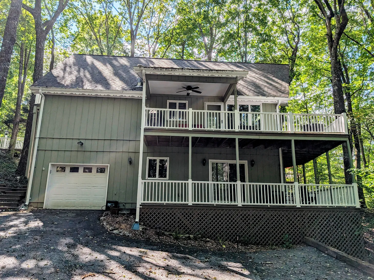 3 bed, 2858 sqft, $4,000 — Photo 2