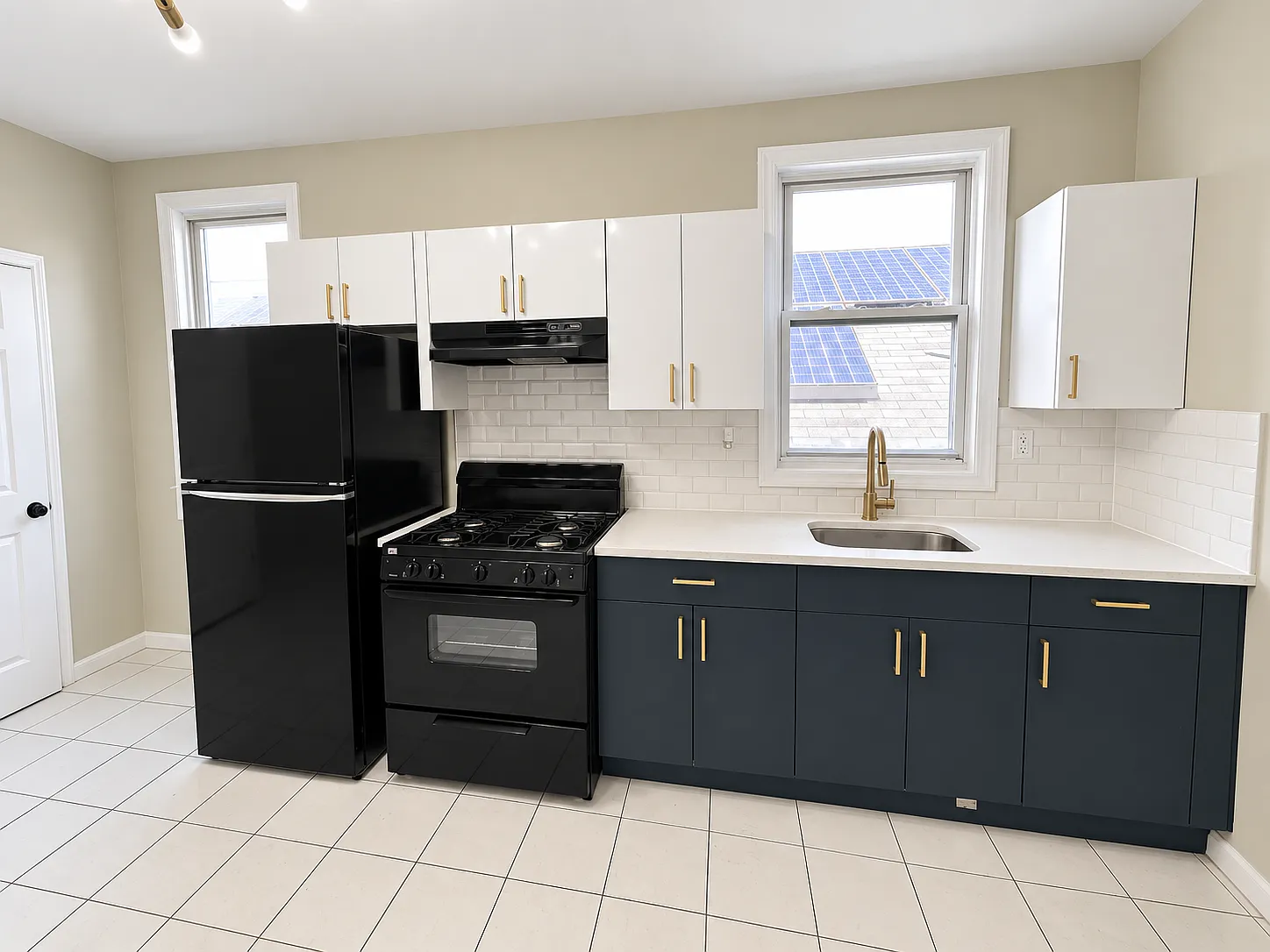 3 bed, 1200 sqft, $2,095 — Photo 1